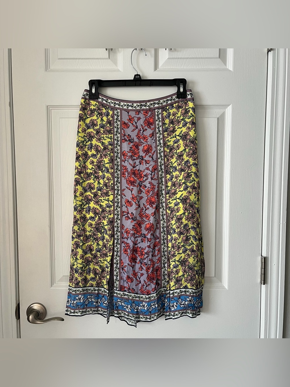 Alice + Olivia Athena Midi Skirt in Ditsy Border Lavender Multi size 6